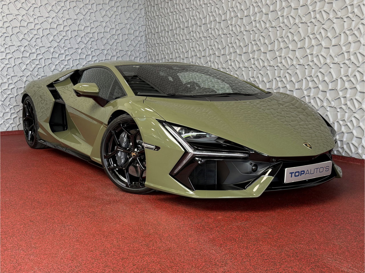 Lamborghini Revuelto