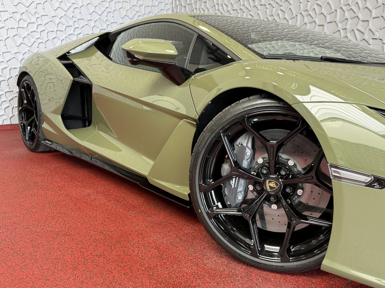 Lamborghini Revuelto