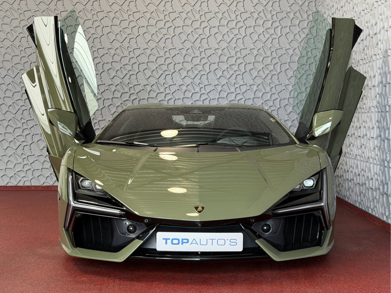 Lamborghini Revuelto