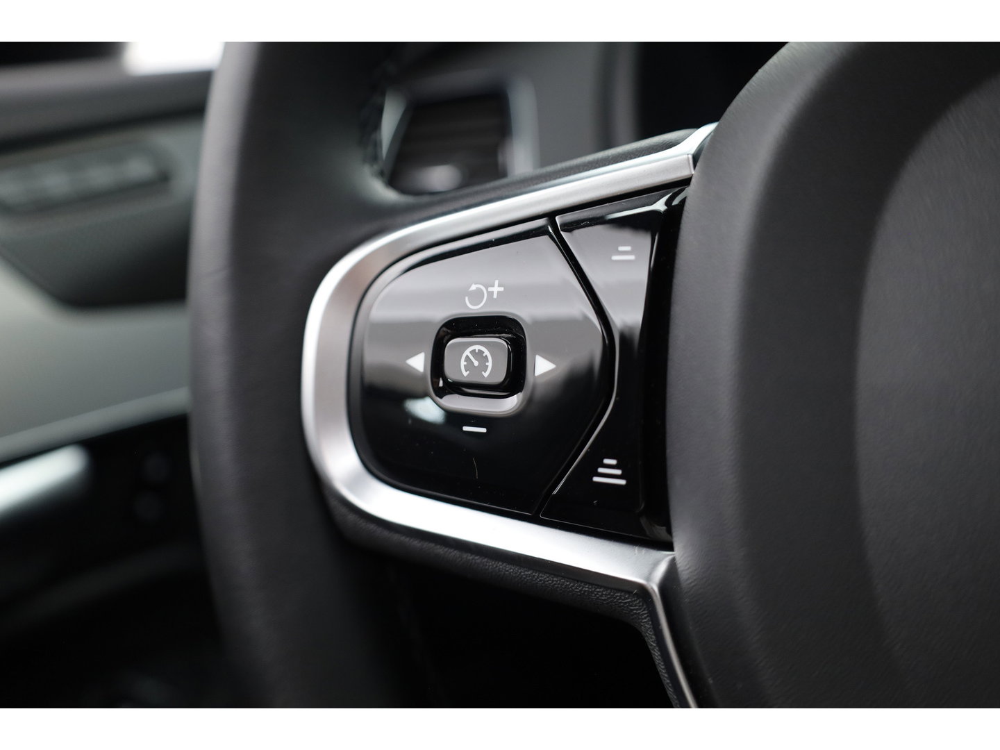 Volvo XC90 2.0 T8 Recharge AWD Ultimate Dark | Pano | Elek. Trekhaak | HUD | Memory | Harman Kardon | Keyless | Stoel-Stuurverw. | x