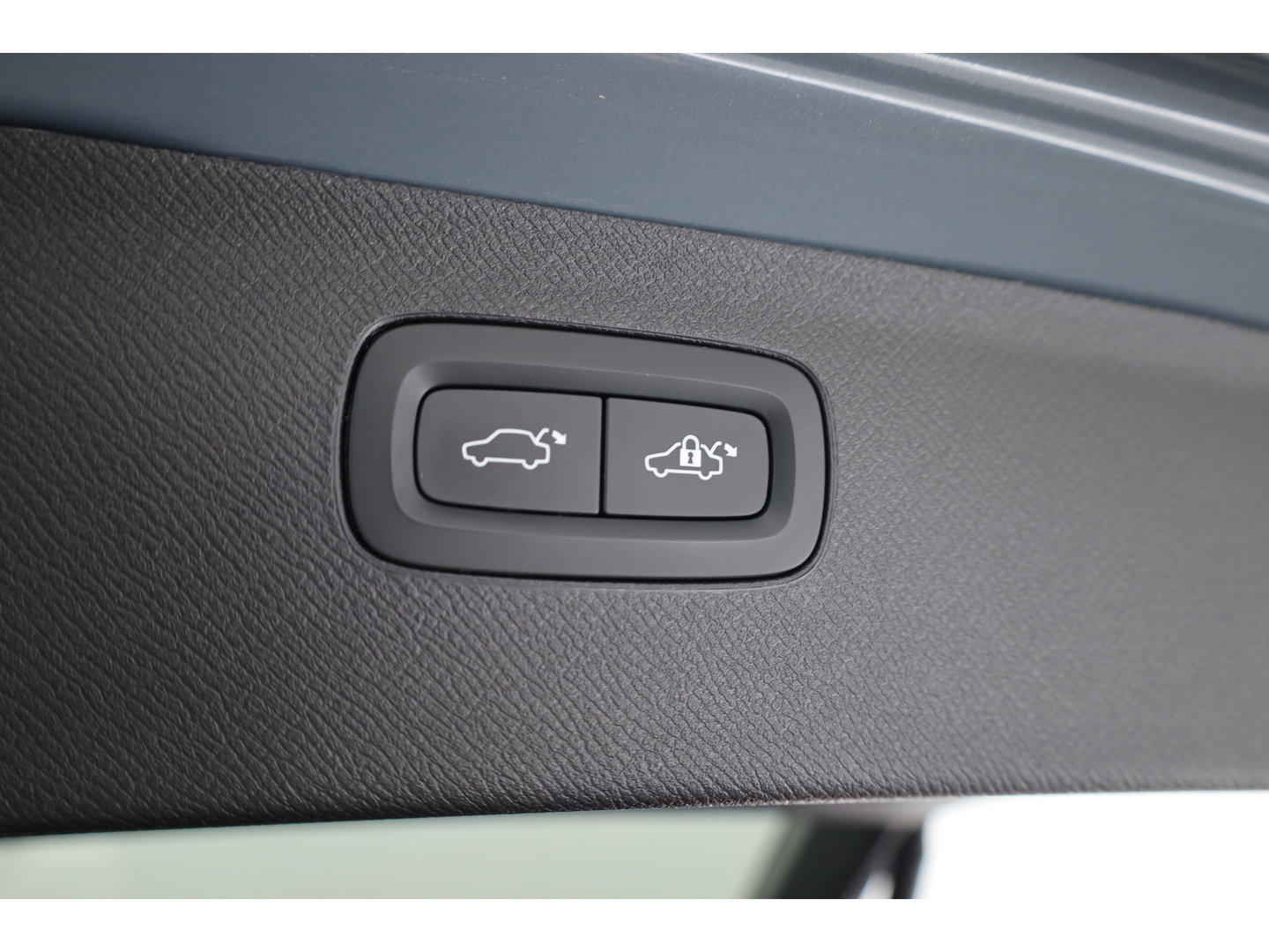Volvo XC90 2.0 T8 Recharge AWD Ultimate Dark | Pano | Elek. Trekhaak | HUD | Memory | Harman Kardon | Keyless | Stoel-Stuurverw. | x