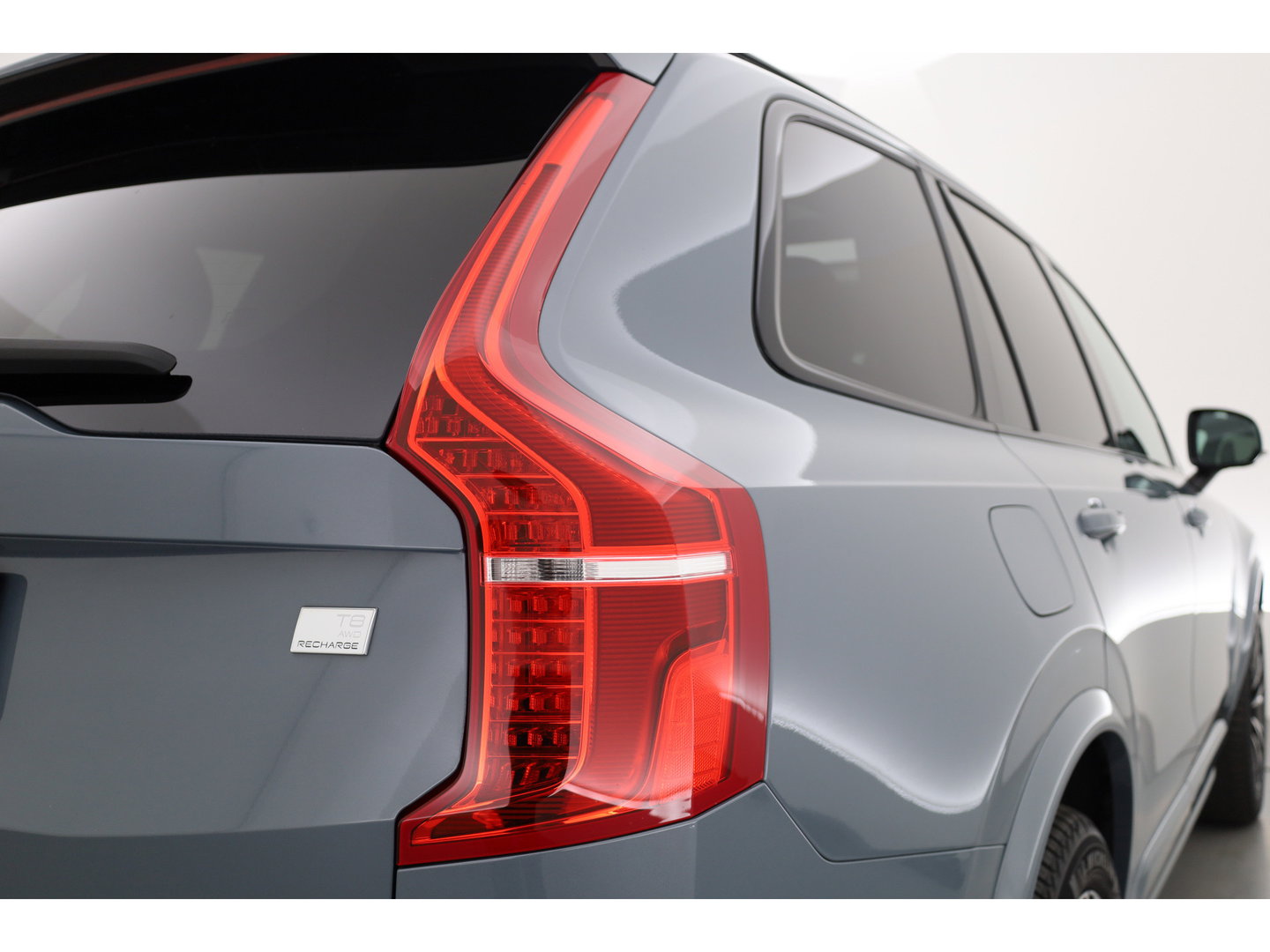 Volvo XC90 2.0 T8 Recharge AWD Ultimate Dark | Pano | Elek. Trekhaak | HUD | Memory | Harman Kardon | Keyless | Stoel-Stuurverw. | x