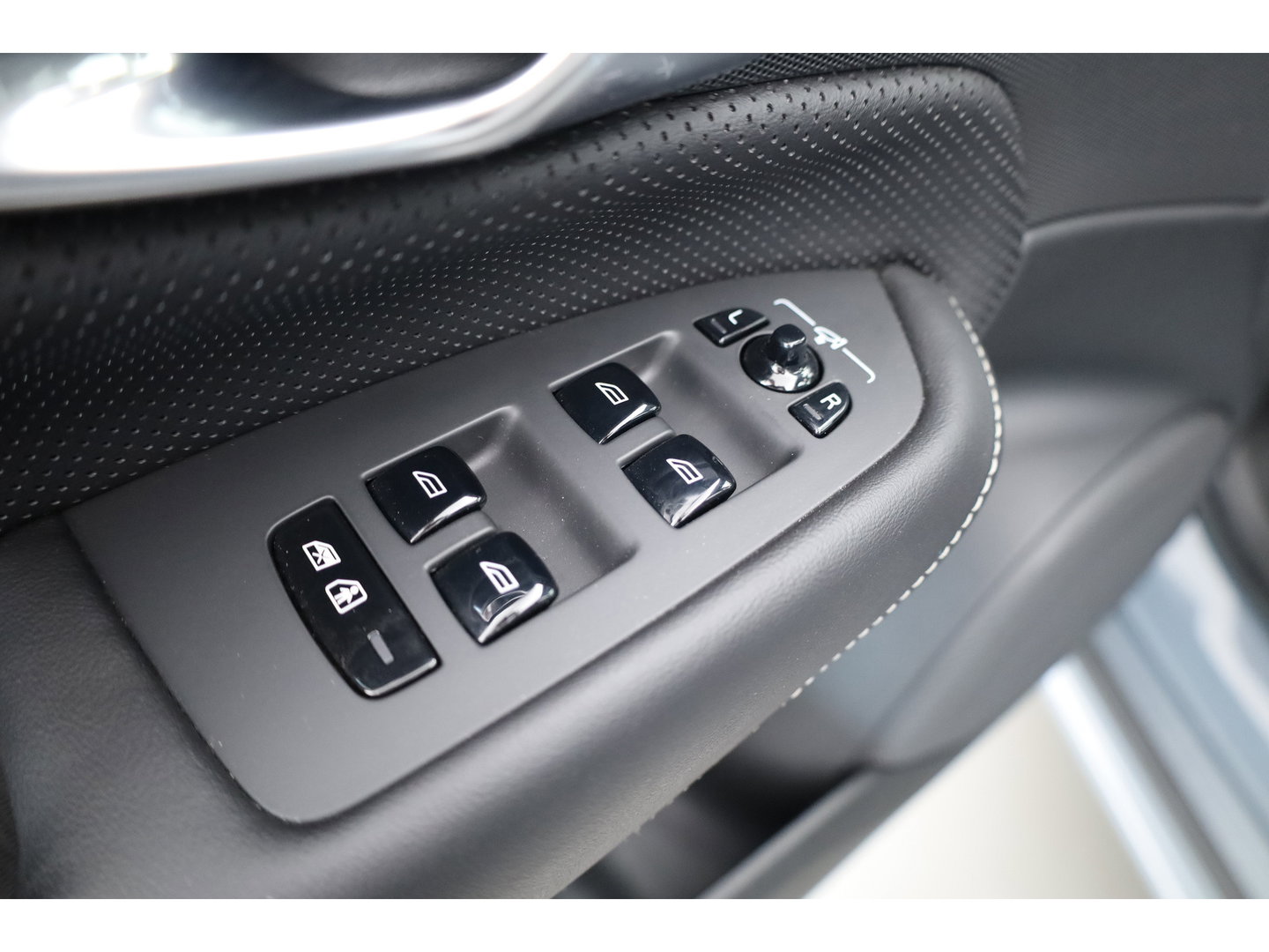 Volvo XC90 2.0 T8 Recharge AWD Ultimate Dark | Pano | Elek. Trekhaak | HUD | Memory | Harman Kardon | Keyless | Stoel-Stuurverw. | x