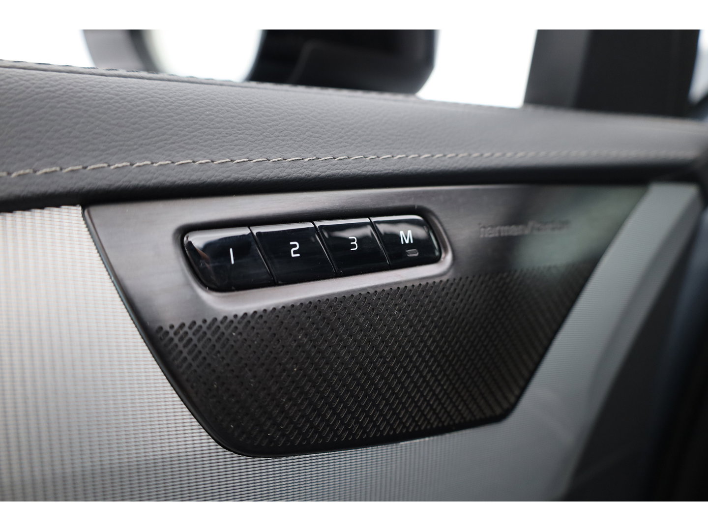 Volvo XC90 2.0 T8 Recharge AWD Ultimate Dark | Pano | Elek. Trekhaak | HUD | Memory | Harman Kardon | Keyless | Stoel-Stuurverw. | x
