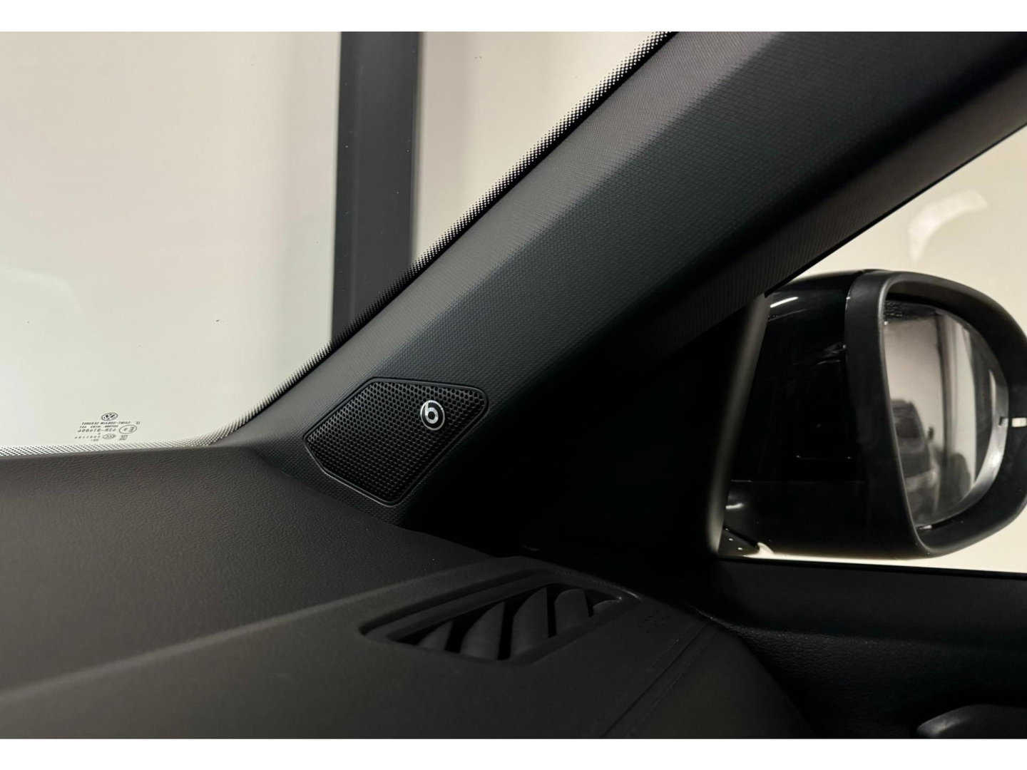 Volkswagen T-Roc 1.5 TSI R-Line Business PANO KEYLESS