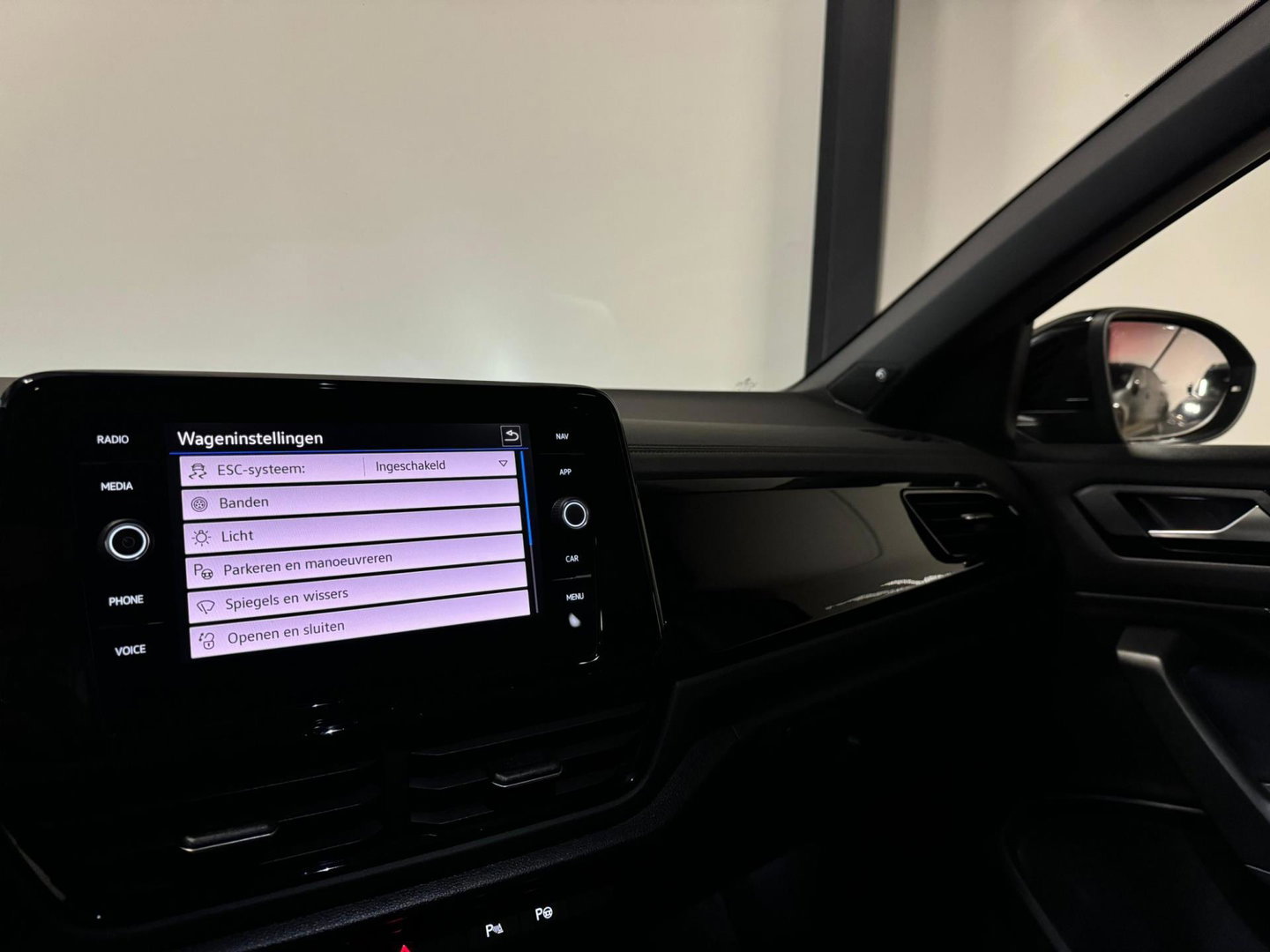 Volkswagen T-Roc 1.5 TSI R-Line Business PANO KEYLESS
