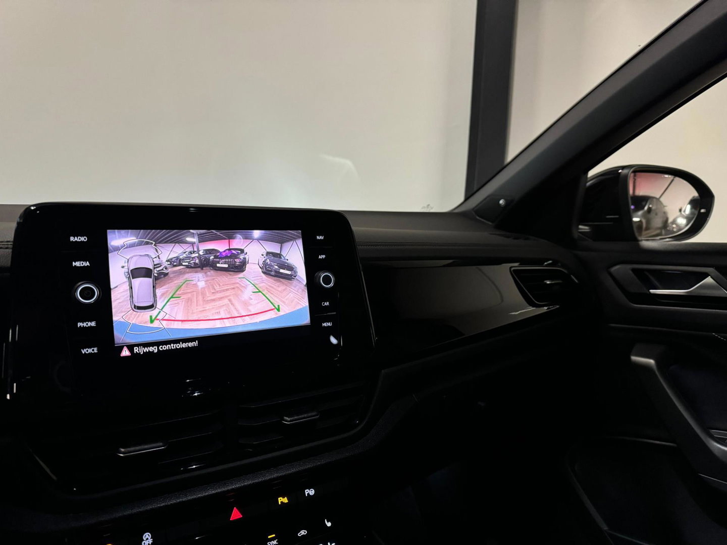 Volkswagen T-Roc 1.5 TSI R-Line Business PANO KEYLESS