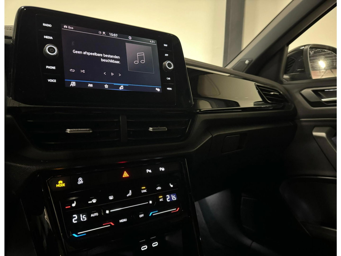 Volkswagen T-Roc 1.5 TSI R-Line Business PANO KEYLESS