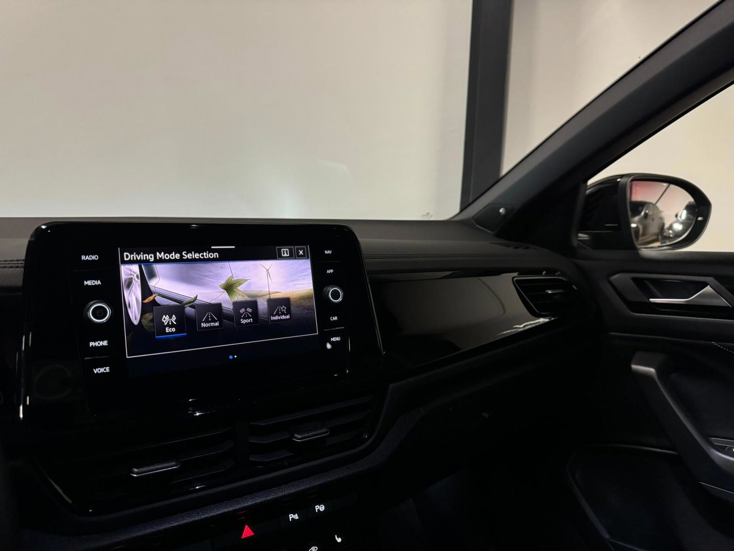 Volkswagen T-Roc 1.5 TSI R-Line Business PANO KEYLESS
