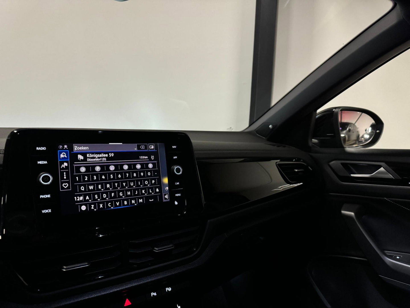 Volkswagen T-Roc 1.5 TSI R-Line Business PANO KEYLESS