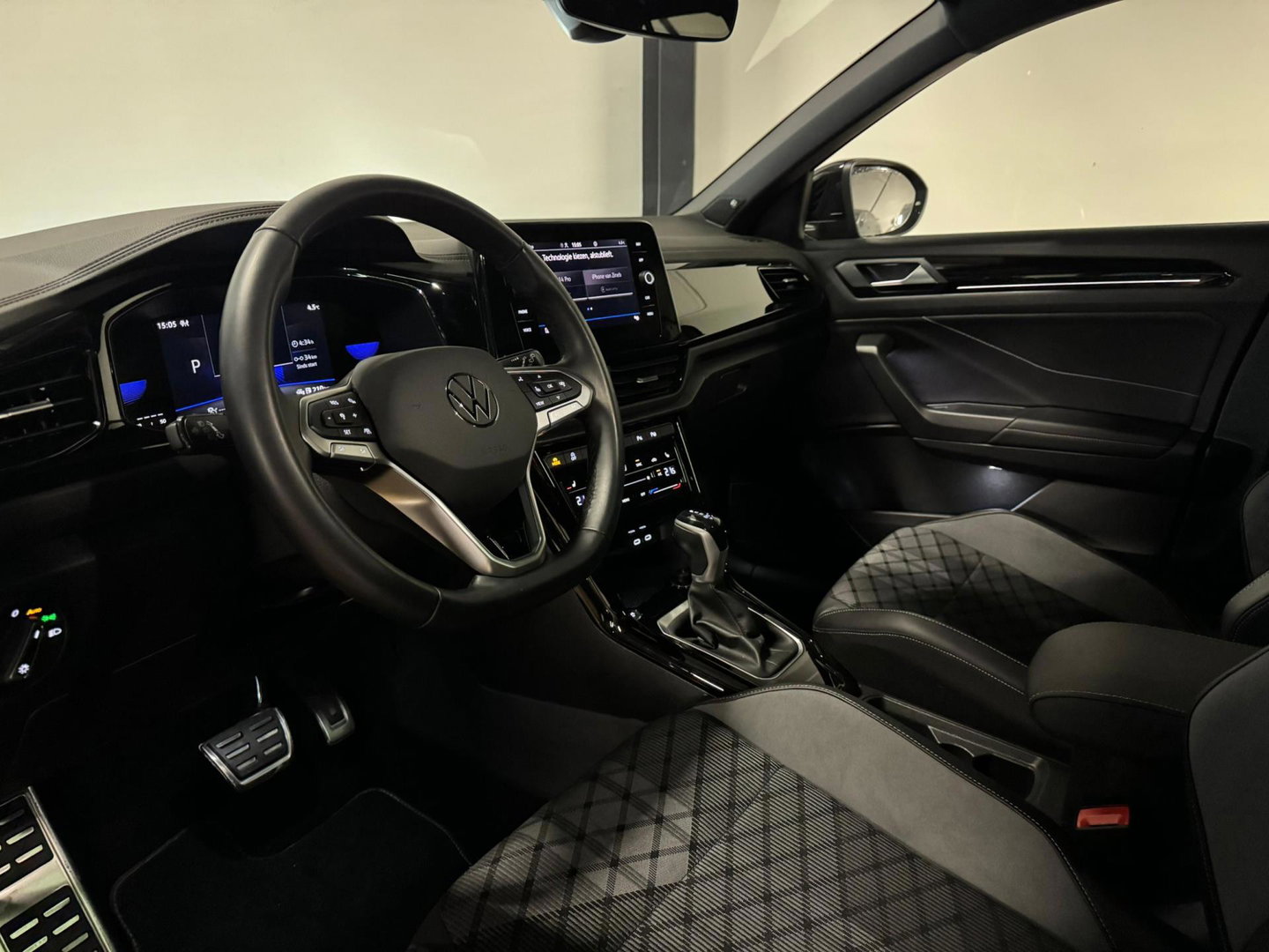 Volkswagen T-Roc 1.5 TSI R-Line Business PANO KEYLESS