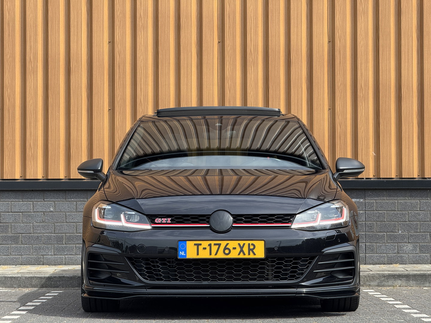 Volkswagen Golf 2.0 TSI GTI TCR | Performance Pack | 290 PK! | Panoramdak | Rijmodus | Dodehoeksensor | Lane Assist | Navigatie | Stoelverwarming | Adaptieve Cruise Control | LED | DAB | Keyless Entry / Go |