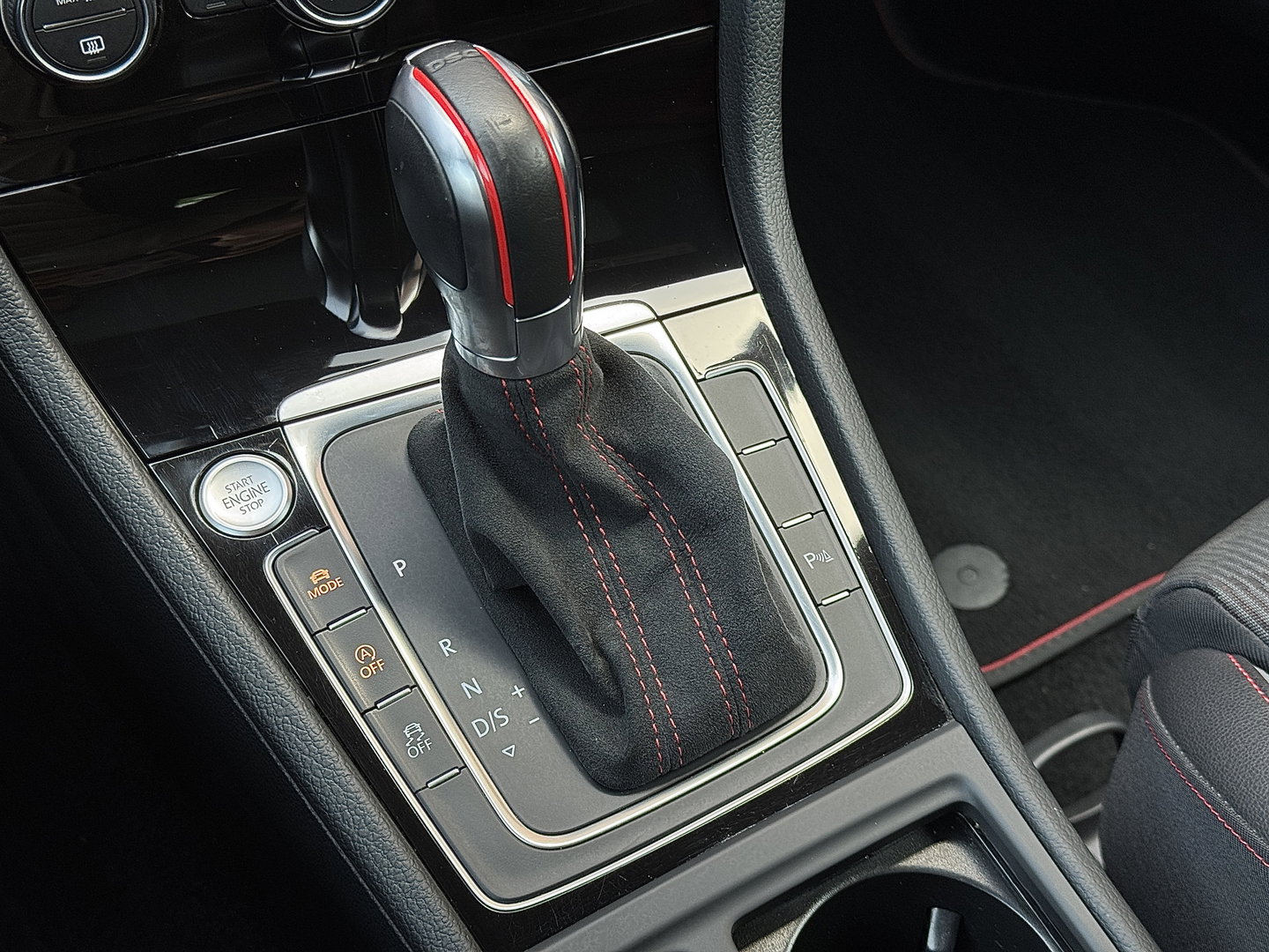 Volkswagen Golf 2.0 TSI GTI TCR | Performance Pack | 290 PK! | Panoramdak | Rijmodus | Dodehoeksensor | Lane Assist | Navigatie | Stoelverwarming | Adaptieve Cruise Control | LED | DAB | Keyless Entry / Go |