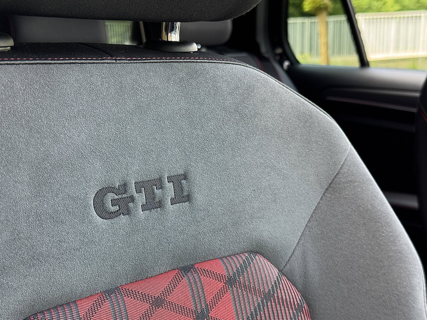 Volkswagen Golf 2.0 TSI GTI TCR | Performance Pack | 290 PK! | Panoramdak | Rijmodus | Dodehoeksensor | Lane Assist | Navigatie | Stoelverwarming | Adaptieve Cruise Control | LED | DAB | Keyless Entry / Go |