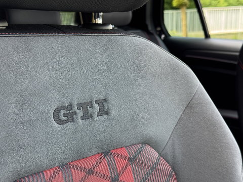 Volkswagen Golf 2.0 TSI GTI TCR | Performance Pack | 290 PK! | Panoramdak | Rijmodus | Dodehoeksensor | Lane Assist | Navigatie | Stoelverwarming | Adaptieve Cruise Control | LED | DAB | Keyless Entry / Go |