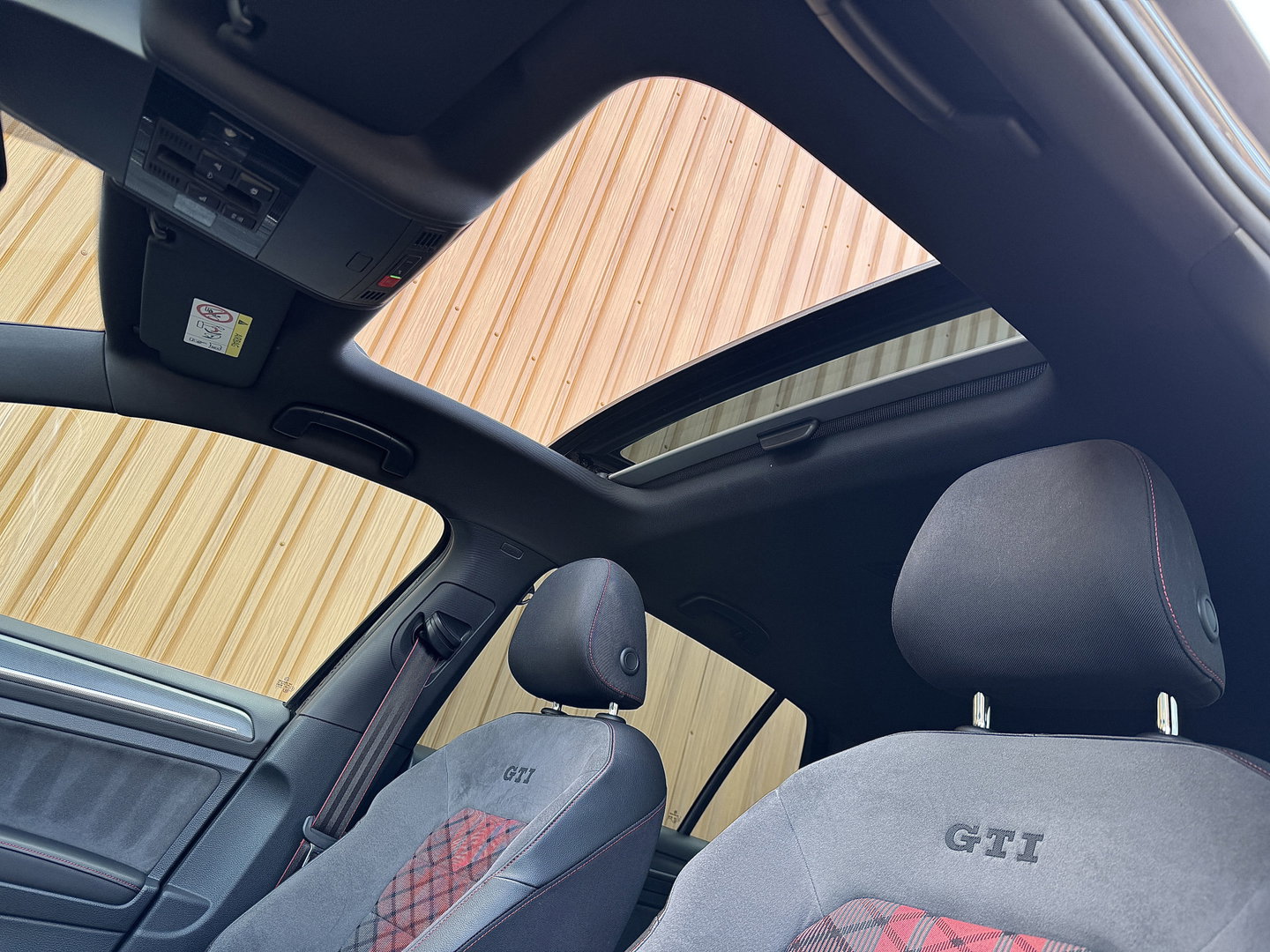 Volkswagen Golf 2.0 TSI GTI TCR | Performance Pack | 290 PK! | Panoramdak | Rijmodus | Dodehoeksensor | Lane Assist | Navigatie | Stoelverwarming | Adaptieve Cruise Control | LED | DAB | Keyless Entry / Go |