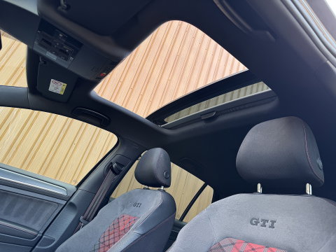 Volkswagen Golf 2.0 TSI GTI TCR | Performance Pack | 290 PK! | Panoramdak | Rijmodus | Dodehoeksensor | Lane Assist | Navigatie | Stoelverwarming | Adaptieve Cruise Control | LED | DAB | Keyless Entry / Go |