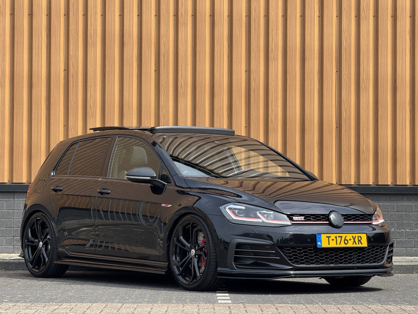 Volkswagen Golf 2.0 TSI GTI TCR | Performance Pack | 290 PK! | Panoramdak | Rijmodus | Dodehoeksensor | Lane Assist | Navigatie | Stoelverwarming | Adaptieve Cruise Control | LED | DAB | Keyless Entry / Go |