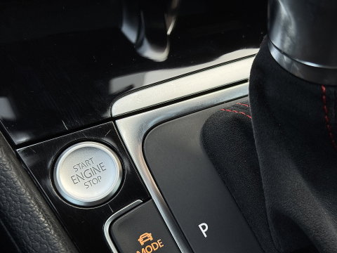 Volkswagen Golf 2.0 TSI GTI TCR | Performance Pack | 290 PK! | Panoramdak | Rijmodus | Dodehoeksensor | Lane Assist | Navigatie | Stoelverwarming | Adaptieve Cruise Control | LED | DAB | Keyless Entry / Go |