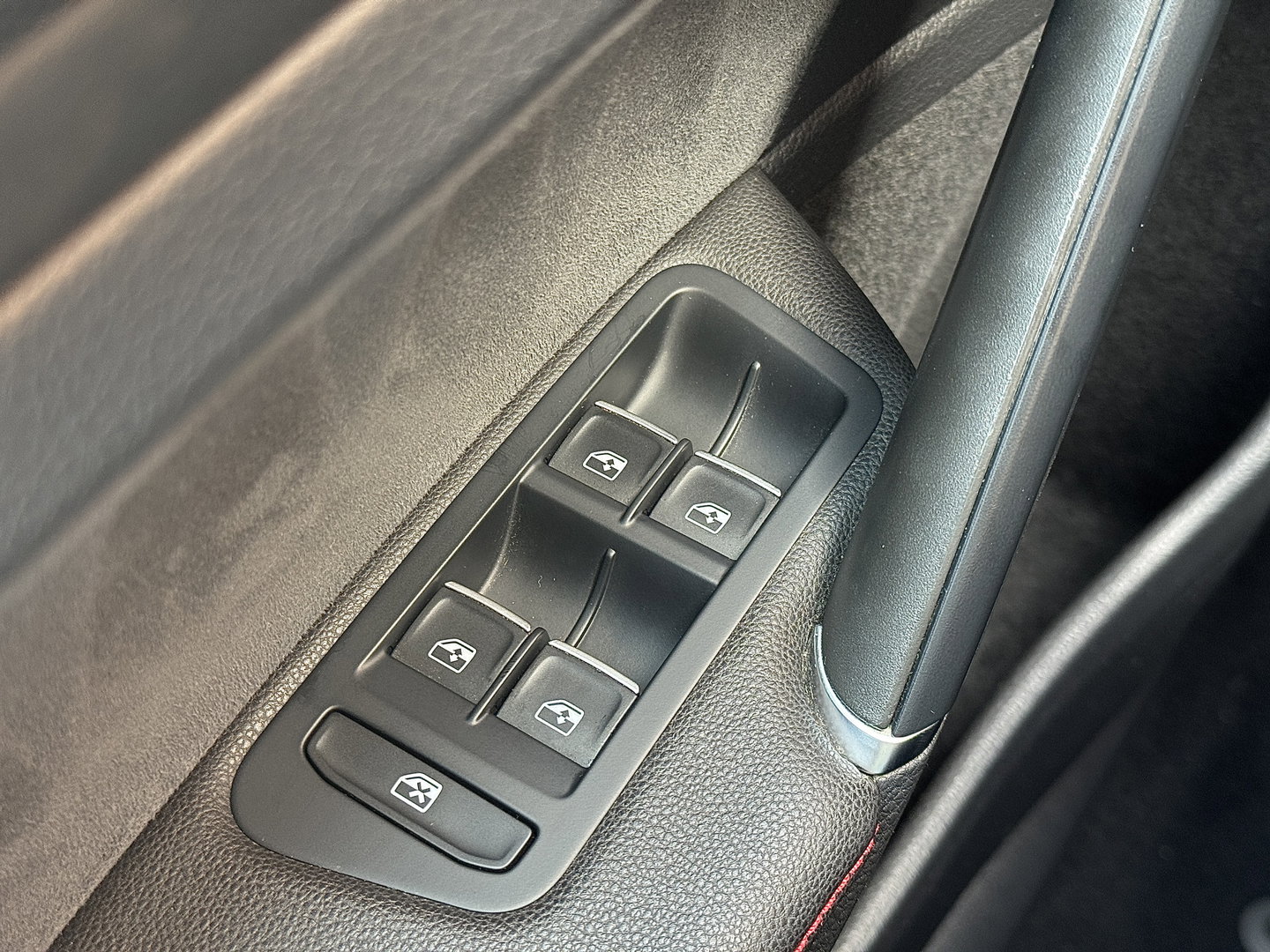 Volkswagen Golf 2.0 TSI GTI TCR | Performance Pack | 290 PK! | Panoramdak | Rijmodus | Dodehoeksensor | Lane Assist | Navigatie | Stoelverwarming | Adaptieve Cruise Control | LED | DAB | Keyless Entry / Go |