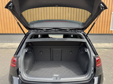 Volkswagen Golf 2.0 TSI GTI TCR | Performance Pack | 290 PK! | Panoramdak | Rijmodus | Dodehoeksensor | Lane Assist | Navigatie | Stoelverwarming | Adaptieve Cruise Control | LED | DAB | Keyless Entry / Go |