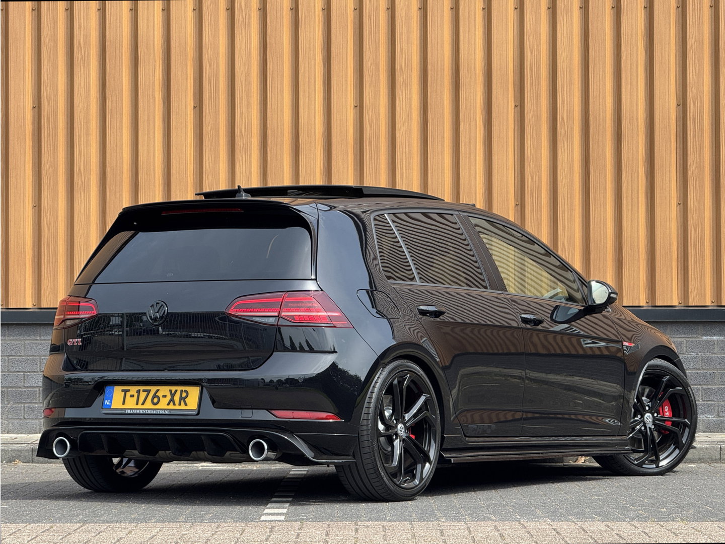 Volkswagen Golf 2.0 TSI GTI TCR | Performance Pack | 290 PK! | Panoramdak | Rijmodus | Dodehoeksensor | Lane Assist | Navigatie | Stoelverwarming | Adaptieve Cruise Control | LED | DAB | Keyless Entry / Go |