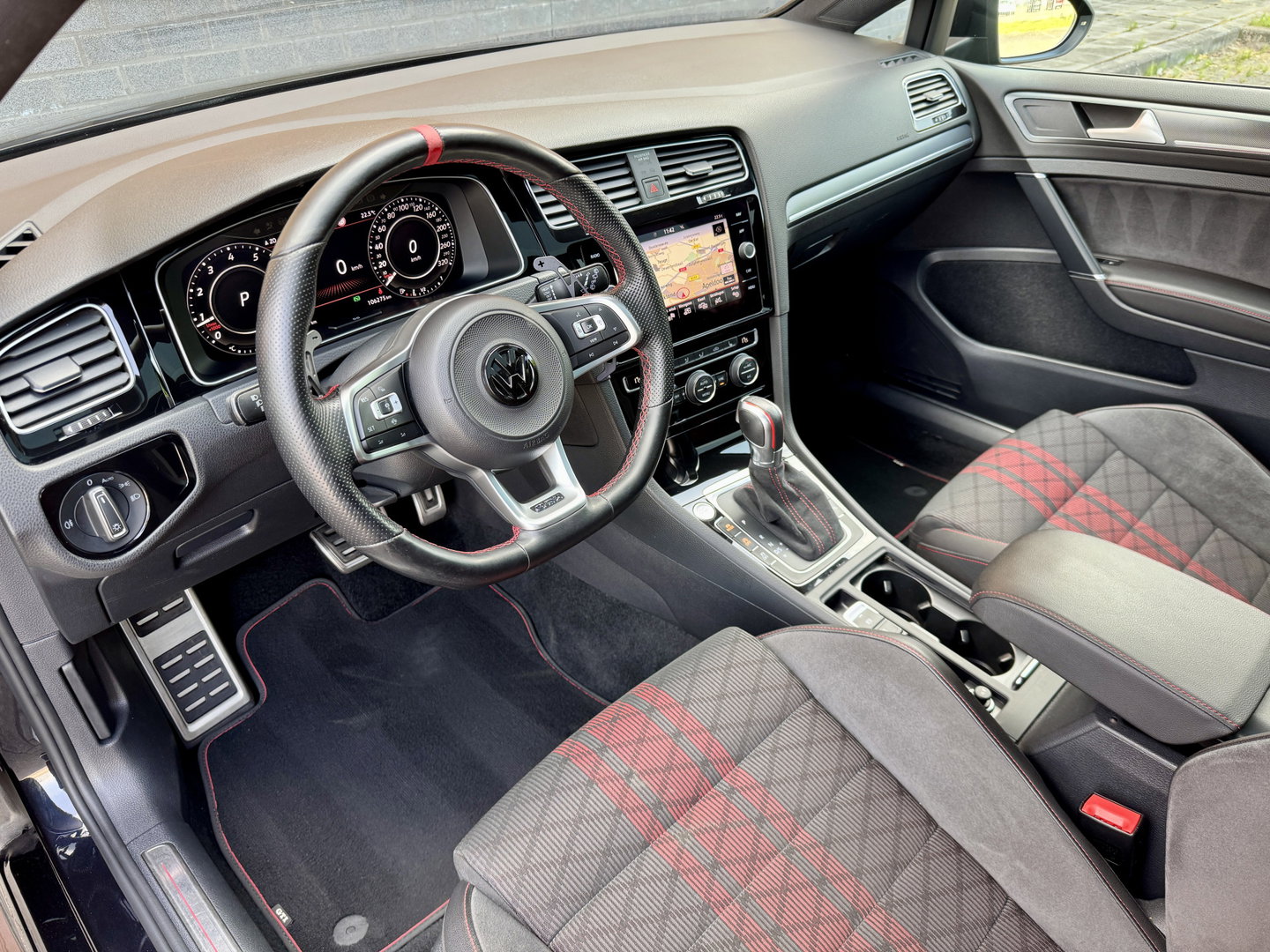 Volkswagen Golf 2.0 TSI GTI TCR | Performance Pack | 290 PK! | Panoramdak | Rijmodus | Dodehoeksensor | Lane Assist | Navigatie | Stoelverwarming | Adaptieve Cruise Control | LED | DAB | Keyless Entry / Go |