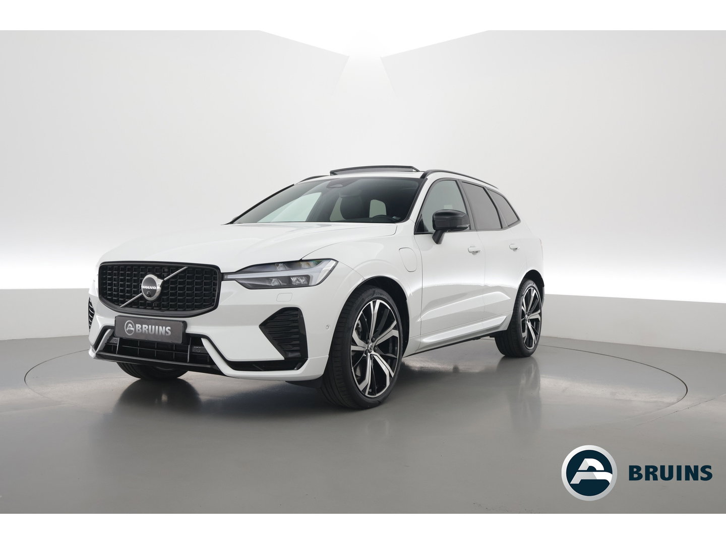 Volvo XC60 2.0 T8 Plug-in hybrid AWD Plus Dark | 455 PK |Luchtvering |  Sportstoelen | Zwarte hemel | 360 camera |