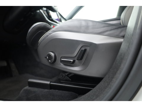 Volvo XC60 2.0 T8 Plug-in hybrid AWD Plus Dark | 455 PK |Luchtvering |  Sportstoelen | Zwarte hemel | 360 camera |