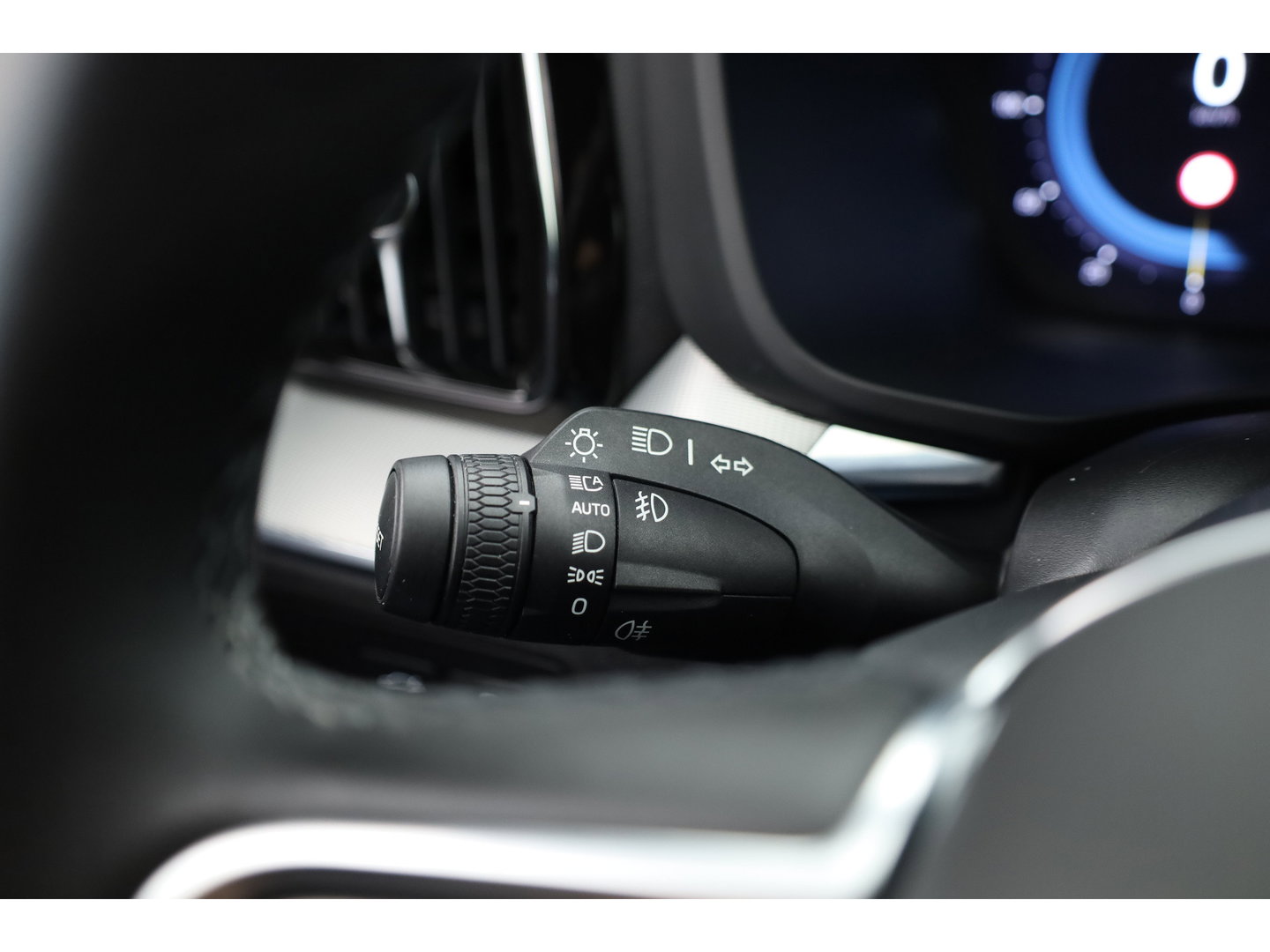 Volvo XC60 2.0 T8 Plug-in hybrid AWD Plus Dark | 455 PK |Luchtvering |  Sportstoelen | Zwarte hemel | 360 camera |