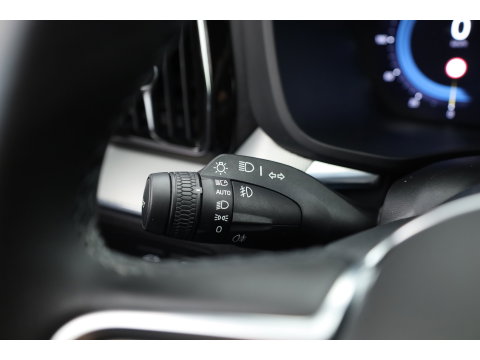 Volvo XC60 2.0 T8 Plug-in hybrid AWD Plus Dark | 455 PK |Luchtvering |  Sportstoelen | Zwarte hemel | 360 camera |