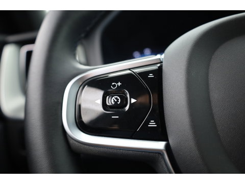 Volvo XC60 2.0 T8 Plug-in hybrid AWD Plus Dark | 455 PK |Luchtvering |  Sportstoelen | Zwarte hemel | 360 camera |