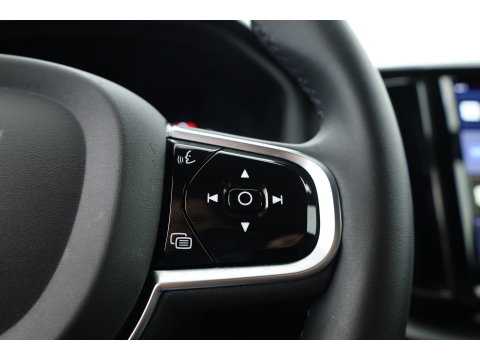 Volvo XC60 2.0 T8 Plug-in hybrid AWD Plus Dark | 455 PK |Luchtvering |  Sportstoelen | Zwarte hemel | 360 camera |