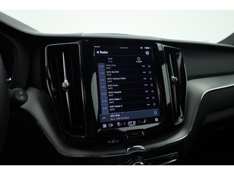 Volvo XC60 2.0 T8 Plug-in hybrid AWD Plus Dark | 455 PK |Luchtvering |  Sportstoelen | Zwarte hemel | 360 camera |