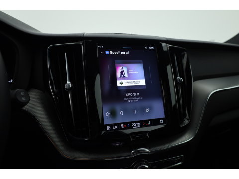 Volvo XC60 2.0 T8 Plug-in hybrid AWD Plus Dark | 455 PK |Luchtvering |  Sportstoelen | Zwarte hemel | 360 camera |