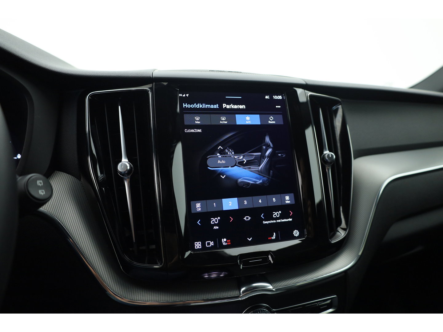 Volvo XC60 2.0 T8 Plug-in hybrid AWD Plus Dark | 455 PK |Luchtvering |  Sportstoelen | Zwarte hemel | 360 camera |