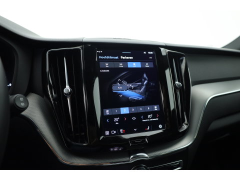 Volvo XC60 2.0 T8 Plug-in hybrid AWD Plus Dark | 455 PK |Luchtvering |  Sportstoelen | Zwarte hemel | 360 camera |