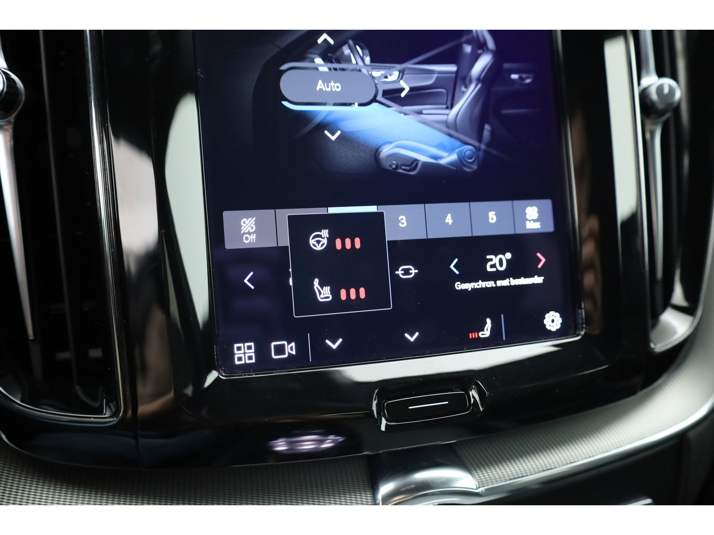 Volvo XC60 2.0 T8 Plug-in hybrid AWD Plus Dark | 455 PK |Luchtvering |  Sportstoelen | Zwarte hemel | 360 camera |