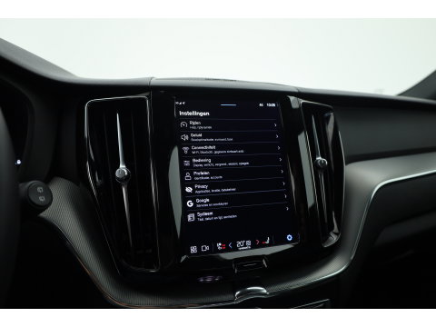 Volvo XC60 2.0 T8 Plug-in hybrid AWD Plus Dark | 455 PK |Luchtvering |  Sportstoelen | Zwarte hemel | 360 camera |