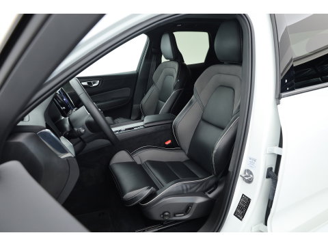 Volvo XC60 2.0 T8 Plug-in hybrid AWD Plus Dark | 455 PK |Luchtvering |  Sportstoelen | Zwarte hemel | 360 camera |