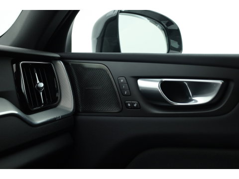 Volvo XC60 2.0 T8 Plug-in hybrid AWD Plus Dark | 455 PK |Luchtvering |  Sportstoelen | Zwarte hemel | 360 camera |