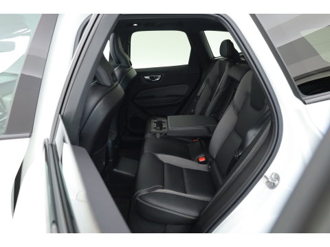 Volvo XC60 2.0 T8 Plug-in hybrid AWD Plus Dark | 455 PK |Luchtvering |  Sportstoelen | Zwarte hemel | 360 camera |