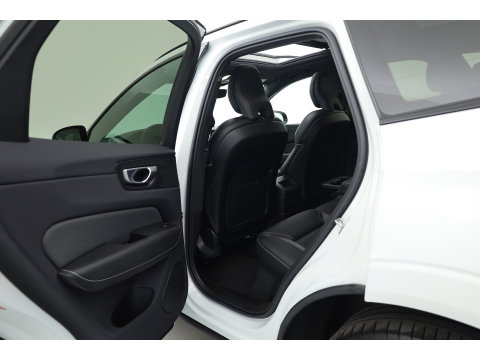 Volvo XC60 2.0 T8 Plug-in hybrid AWD Plus Dark | 455 PK |Luchtvering |  Sportstoelen | Zwarte hemel | 360 camera |