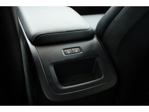 Volvo XC60 2.0 T8 Plug-in hybrid AWD Plus Dark | 455 PK |Luchtvering |  Sportstoelen | Zwarte hemel | 360 camera |