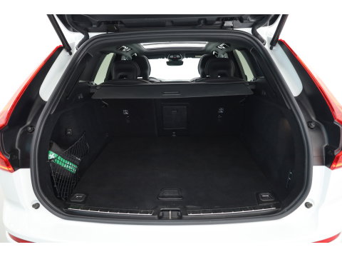 Volvo XC60 2.0 T8 Plug-in hybrid AWD Plus Dark | 455 PK |Luchtvering |  Sportstoelen | Zwarte hemel | 360 camera |