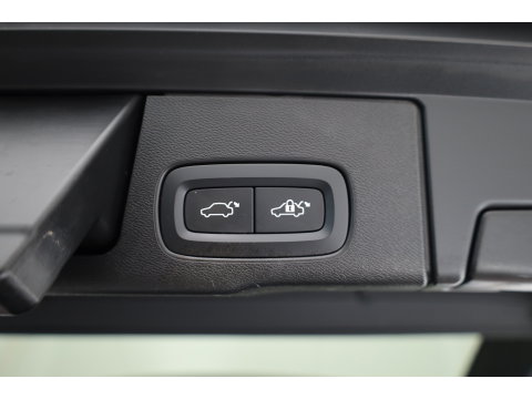 Volvo XC60 2.0 T8 Plug-in hybrid AWD Plus Dark | 455 PK |Luchtvering |  Sportstoelen | Zwarte hemel | 360 camera |