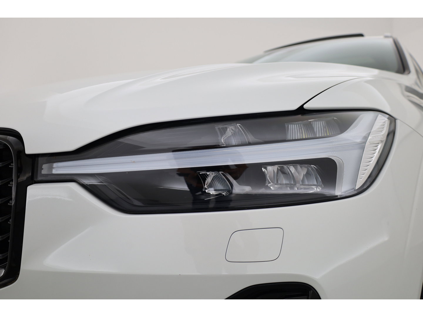 Volvo XC60 2.0 T8 Plug-in hybrid AWD Plus Dark | 455 PK |Luchtvering |  Sportstoelen | Zwarte hemel | 360 camera |