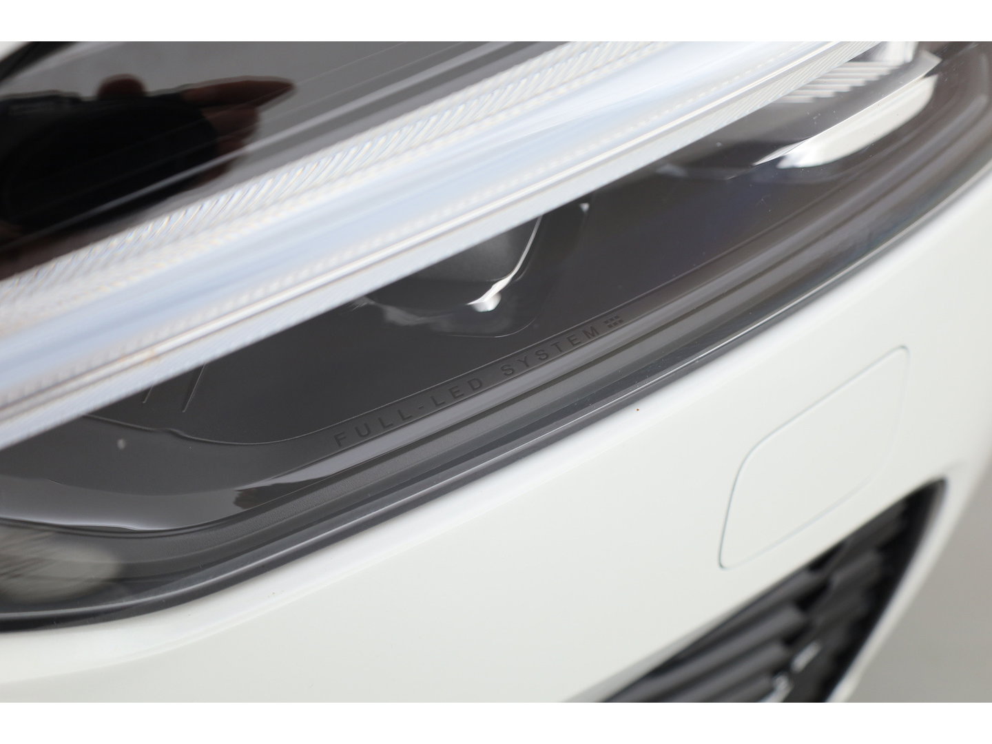 Volvo XC60 2.0 T8 Plug-in hybrid AWD Plus Dark | 455 PK |Luchtvering |  Sportstoelen | Zwarte hemel | 360 camera |