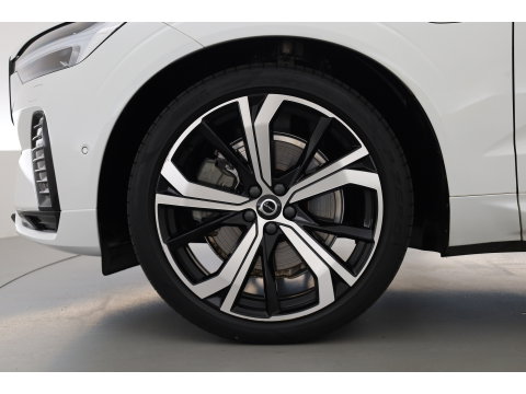 Volvo XC60 2.0 T8 Plug-in hybrid AWD Plus Dark | 455 PK |Luchtvering |  Sportstoelen | Zwarte hemel | 360 camera |