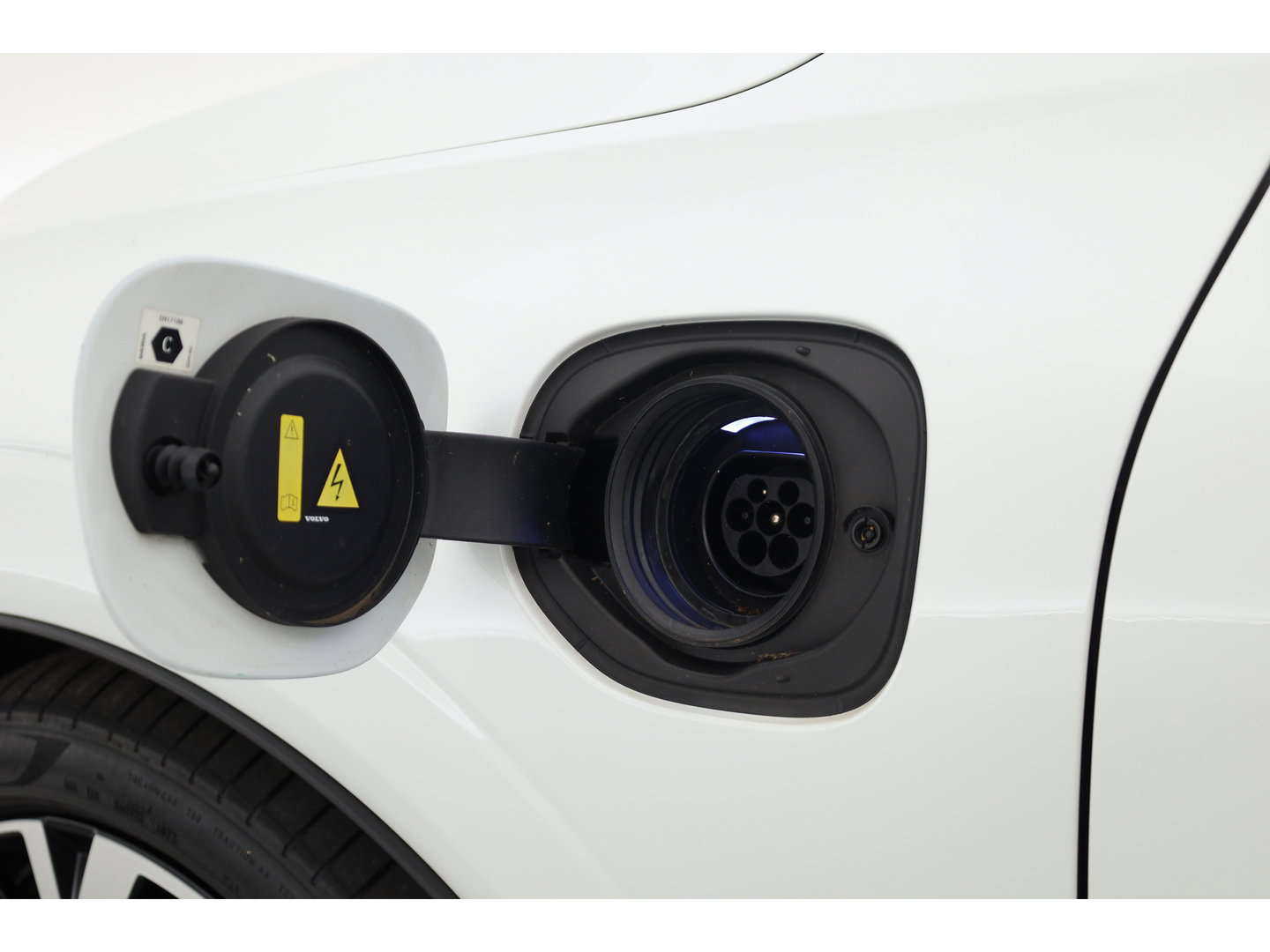 Volvo XC60 2.0 T8 Plug-in hybrid AWD Plus Dark | 455 PK |Luchtvering |  Sportstoelen | Zwarte hemel | 360 camera |